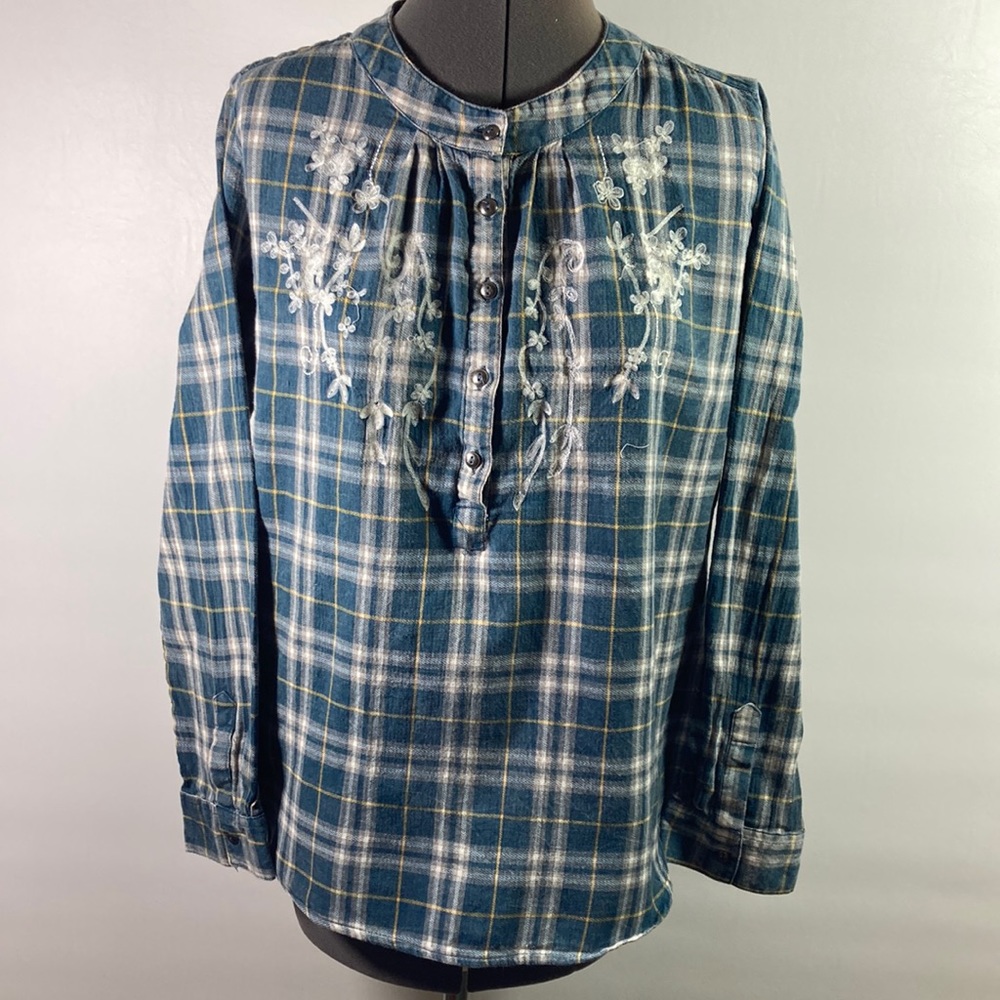 Lola P. Long Sleeve Light Weigh Flannel Flare Back Top Size M
